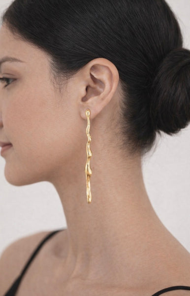 Orecchini Fluid – Design Fluido Ispirato al Movimento dell’Acqua